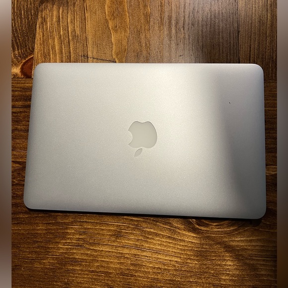 MacBook Air 2015 11-inch - Picture 4 of 16